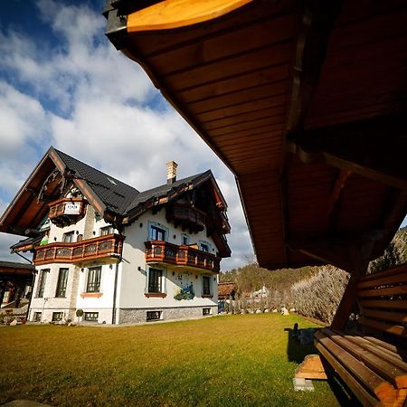 Hotel Colt De Austria Câmpulung Moldovenesc Exterior foto