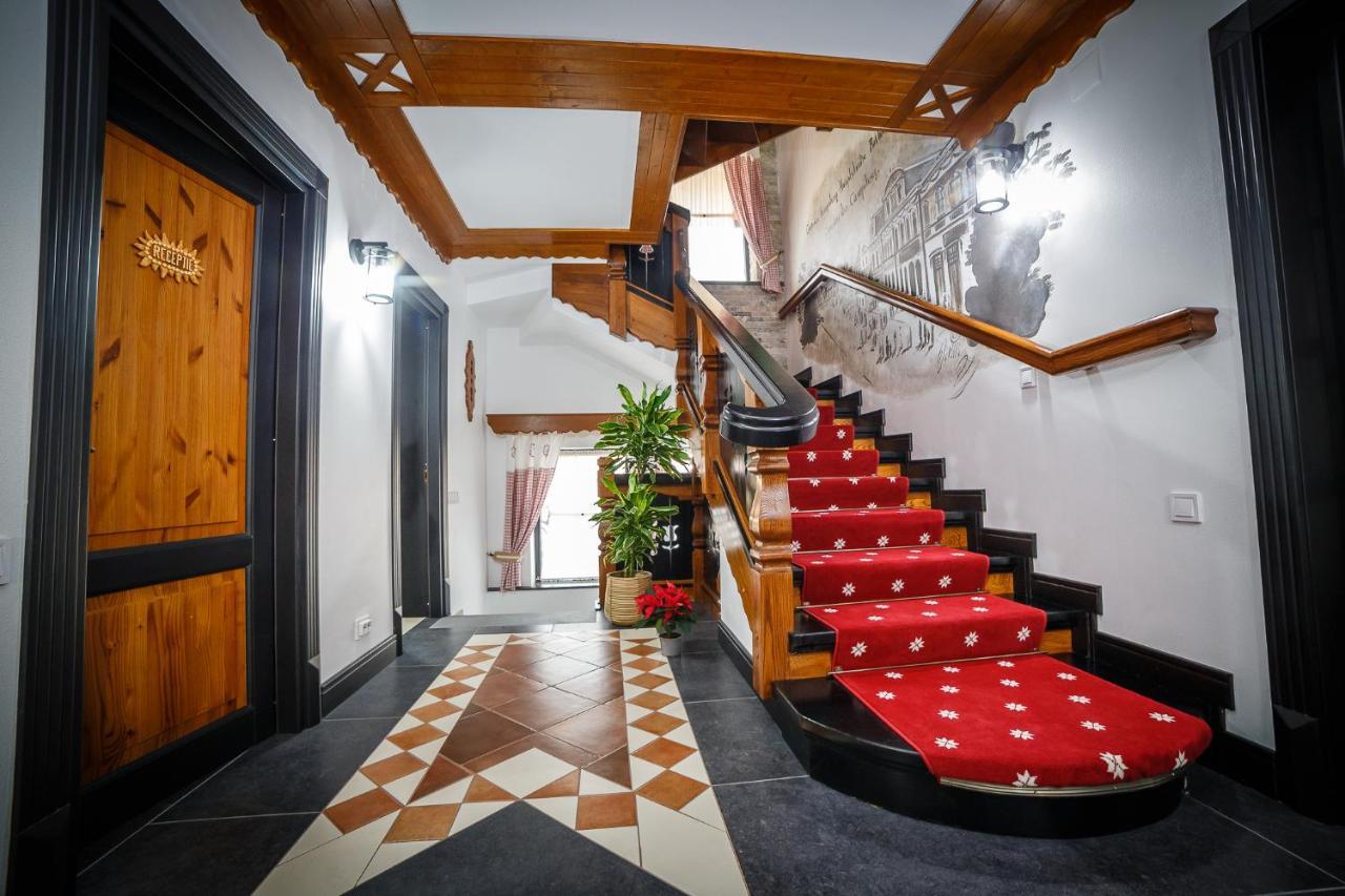 Hotel Colt De Austria Câmpulung Moldovenesc Exterior foto